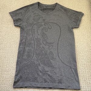 Lululemon Athletica Gray Short Sleeve Tee
